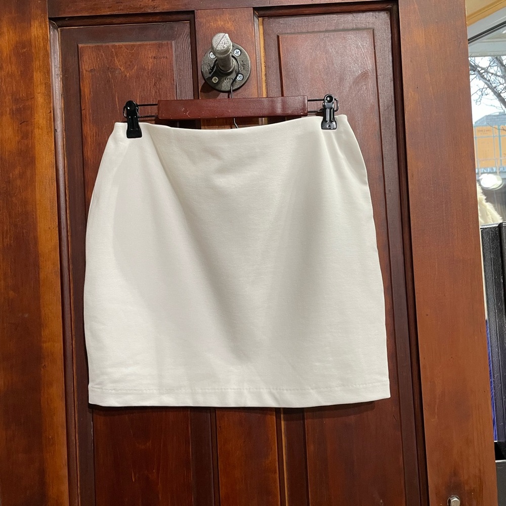 NWOT- Express White Jersey knit Skirt, Size M